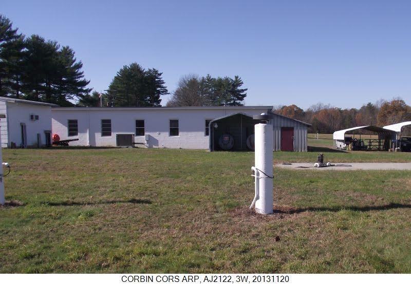  sample daylight photo of the antenna oriented horizontally, with reference objects, significant obstructions, or possible multi-path sources in view